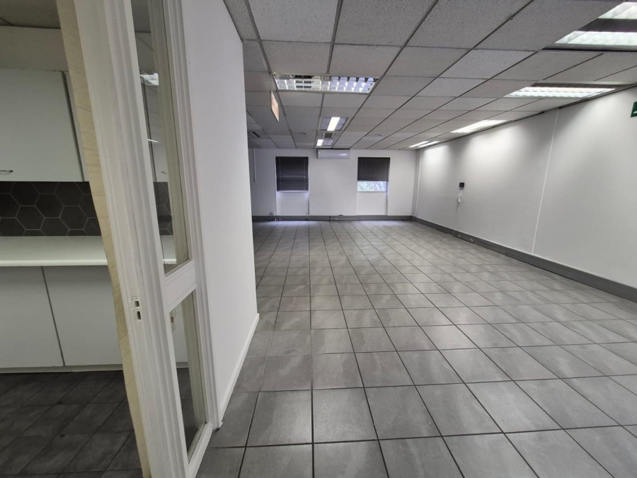 To Let Commercial Property for Rent in Pinelands Western Cape